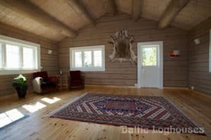 hand crafted log house käsitöö palkmaja, baltic loghouses. Elutuba. Laftehytte norras